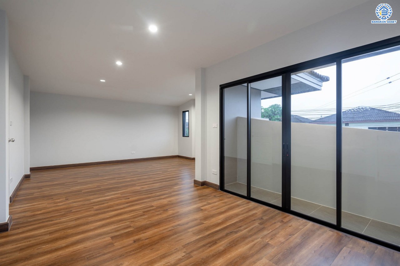 บ้านมือสองตกแต่งใหม่ ม.อักษรา พุทธมณฑลสาย3 ตกแต่งหรูหรา เนื้อที่ 55 ตร.ว. ฟังก์ชัน 3 ห้องนอน 3 ห้องน้ำ จอดรถได้ 2 คัน บนทำเลเชื่อมต่อเมือง ใกล้เซ็นทรัลศาลายา, ม.มหิดล ทางคู่ขนานลอยฟ้าบรมราชชนนี และรายล้อมด้วยสิ่งอำนวยความสะดวกครบ!